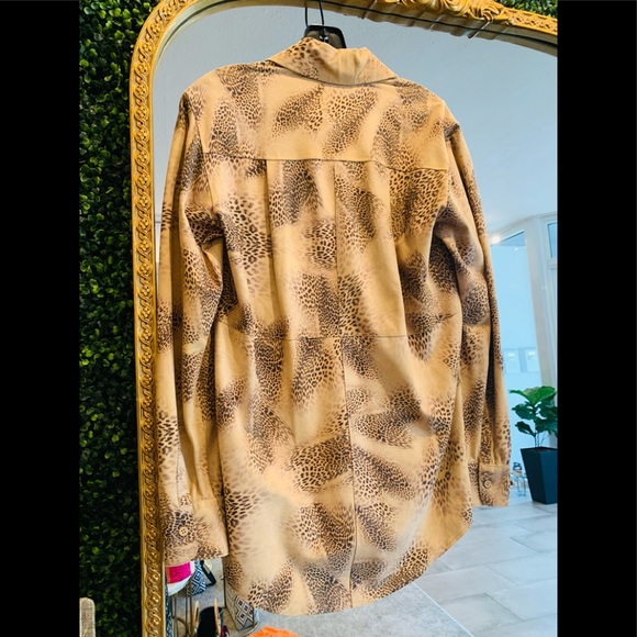 In Transit 2 Animal Leopard Cheetah Print 100% Leather/Suede Button Front Shirt - Picture 4 of 5